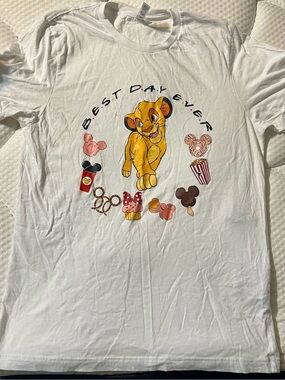 Disney Unisex White Simba 'Best Day Ever' Graphic Tee